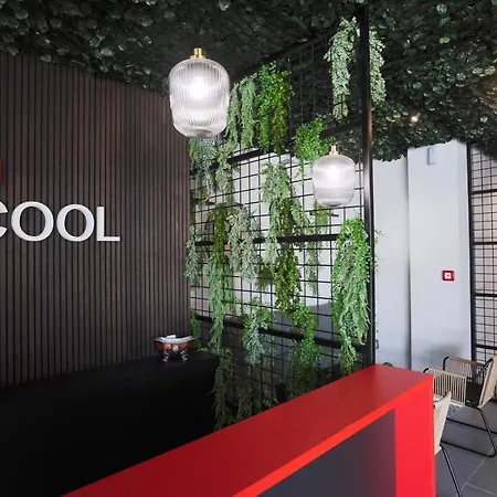 Cool , Hostel *