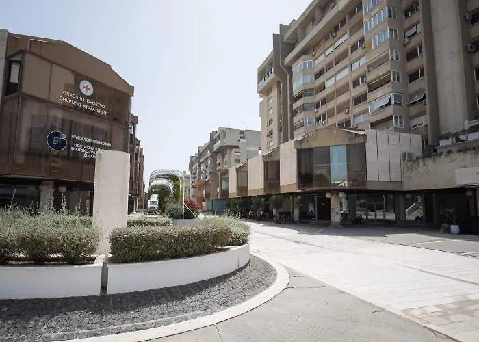 ホステル Cool , *