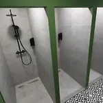 Cool , Albergue