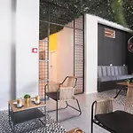 Albergue Cool , *