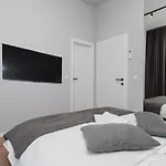 Cool , Albergue