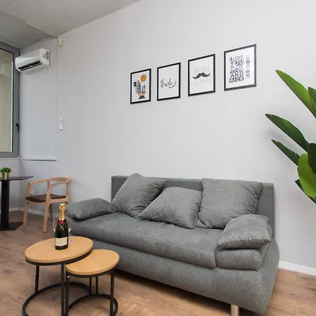 Cool , Albergue