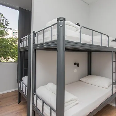 Cool , Hostel *