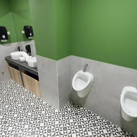 Cool , Hostel