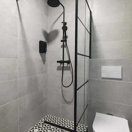 Cool , Hostel