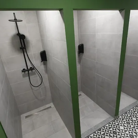 Cool , Hostel