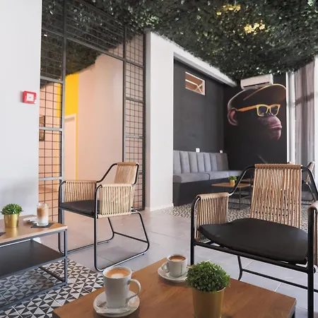 Cool , Hostel