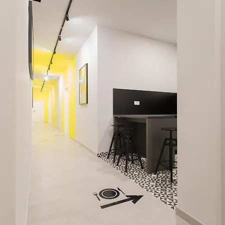 Cool , Hostel *