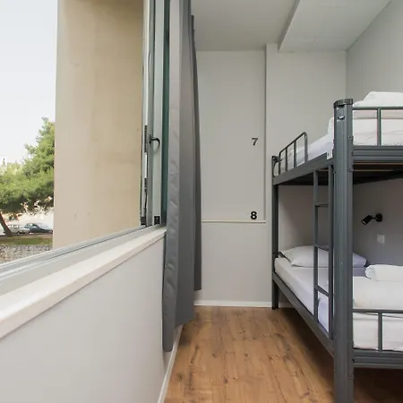 Cool , Hostel *