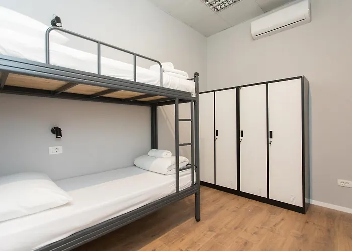 Vandrerhjem Cool , *